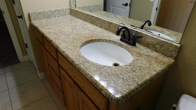 Building Photo - 118 Stonebridge St