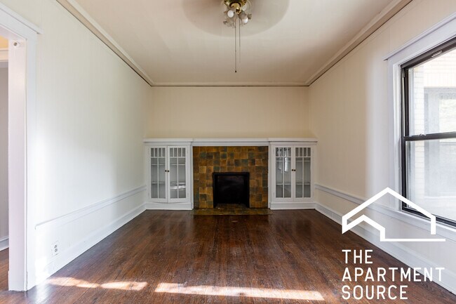 Building Photo - 2424 N Sawyer Ave