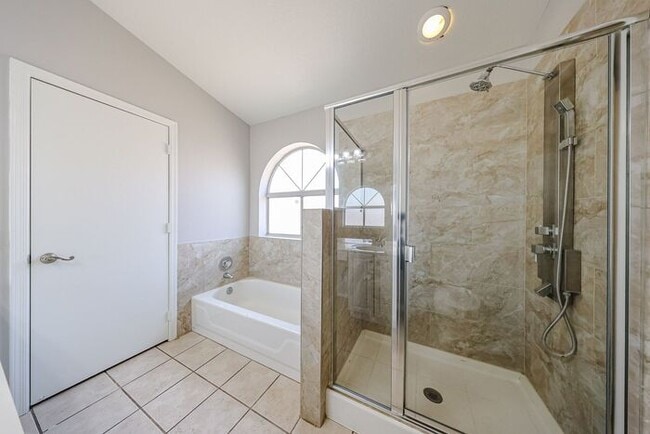 Building Photo - 3 Bed, 2 bath single level home in great C...