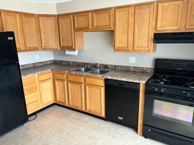 Building Photo - Fairview 5806-5810