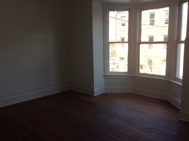 Building Photo - 3 Bedroom 1 Bath Apartment York City SD