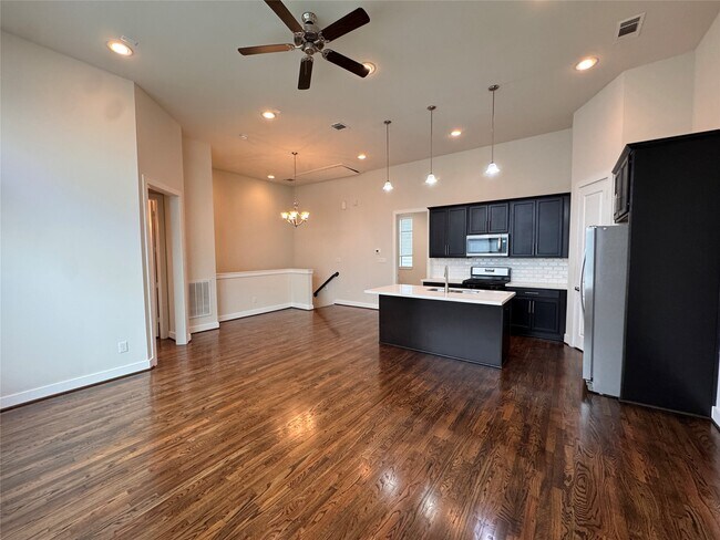 Building Photo - 54 N Hutcheson St