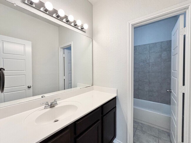 Building Photo - Modern one-story, 4 bedroom rental!