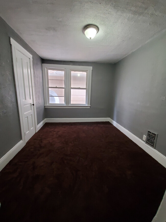 Building Photo - 4 Fuller Place