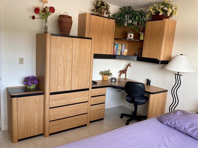 Building Photo - 333 NE 21st Ave