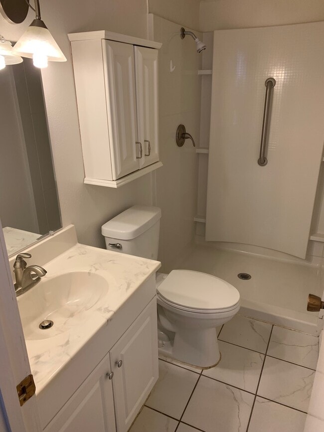 Building Photo - Home For Rent | 3 Bed | 2 Bath | 2 Car Gar...