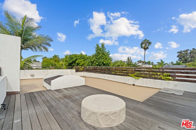 Building Photo - 524 Altair Pl