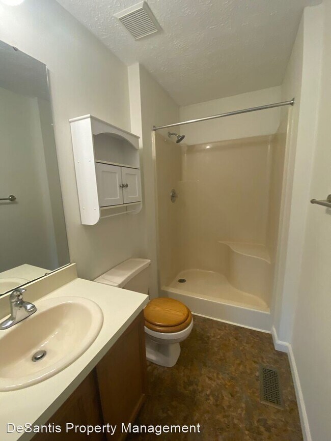 Building Photo - 3 br, 2.5 bath House - 902 Lexington Drive