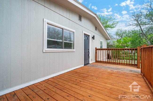 Building Photo - 1824 Katy St