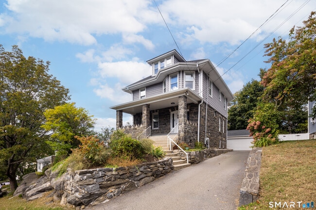 Building Photo - 18 Wessels Pl