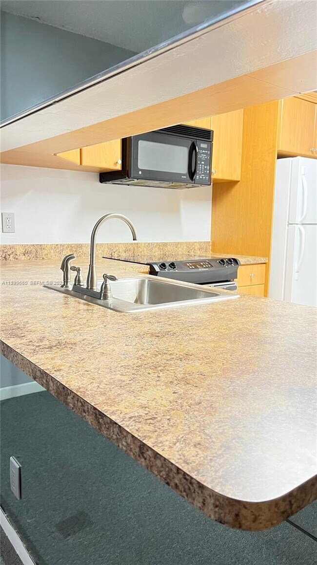 Building Photo - 7175 Orange Dr