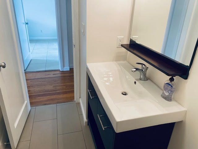 Building Photo - 550 43rd Ave