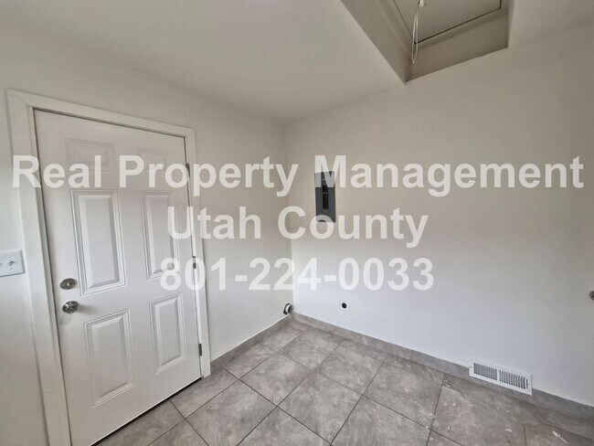 Building Photo - 30 S 100 W