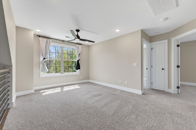 Building Photo - Pet Friendly Three Bedroom!