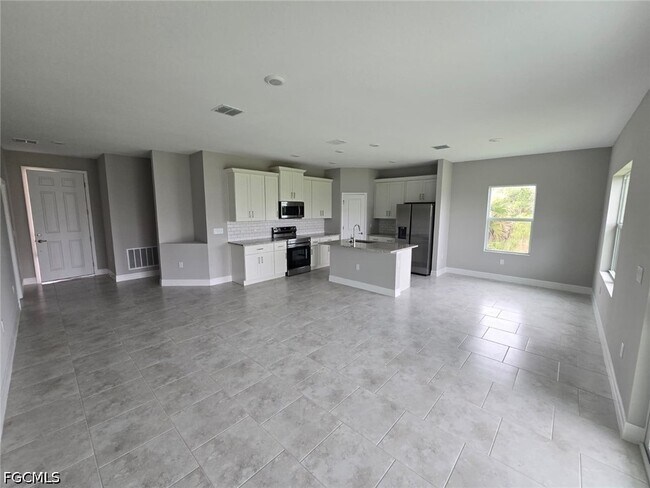 Building Photo - 1021 Alcalde St E
