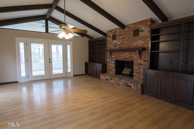 Building Photo - 831 Devon Dr
