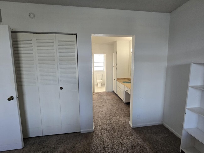 Building Photo - 5335 NW 10th Ct