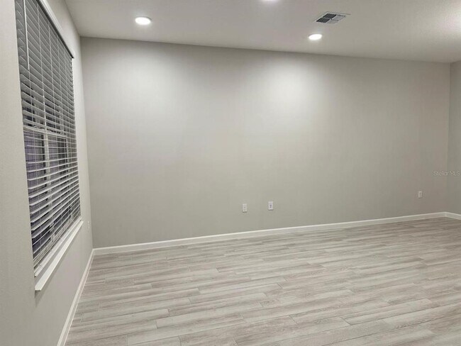 Building Photo - 9249 Gran Teatro Dr