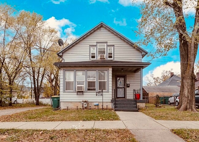 Primary Photo - 205 Rowell Ave