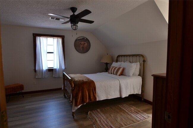 Building Photo - 2611 Primrose Dr