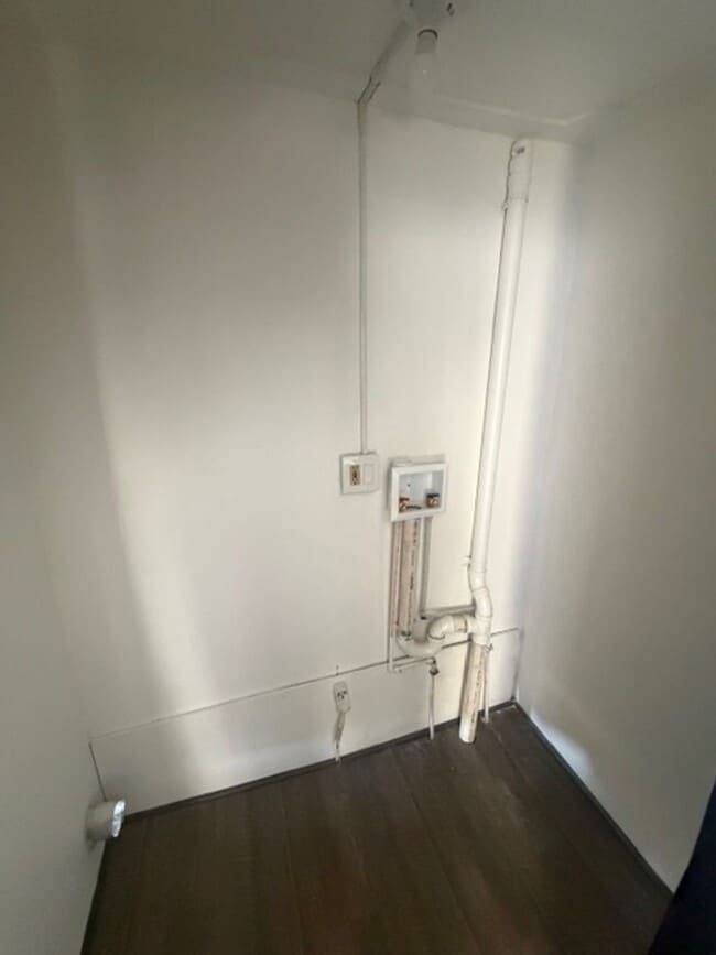 Building Photo - Beautifully Remodeled 3 Bedroom, 1 Bath Home – Move-In Ready!