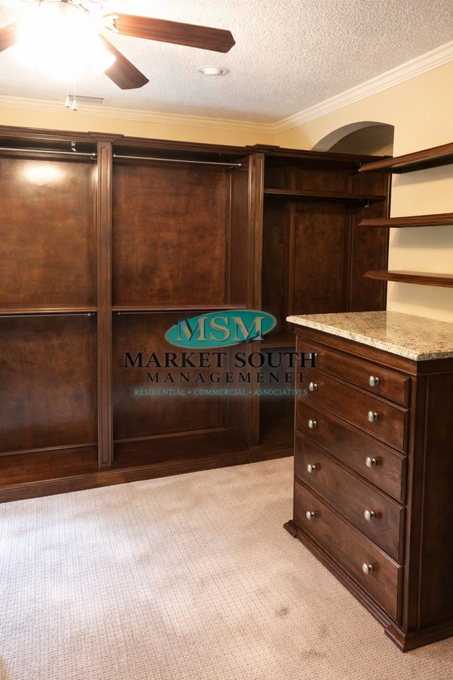 Building Photo - SOUTHBRIDGE BEAUTY- AVAILABLE NOW!