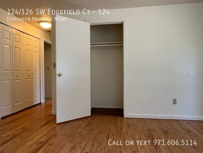 Building Photo - 124/126 SW Edgefield Ct-124