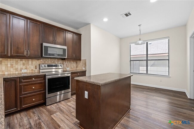 Building Photo - 3401 Castleton Dr