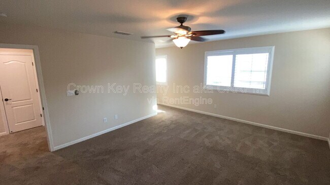 Building Photo - 172 W Viola St