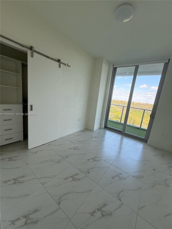 Building Photo - 2000 Metropica Wy