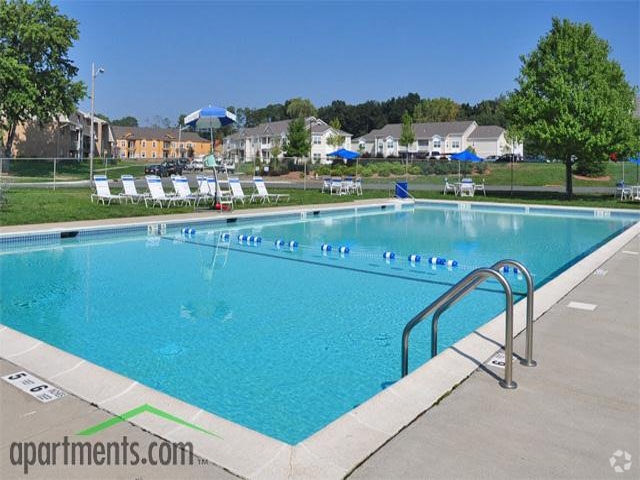 Pool - Sutton Hill Apartments