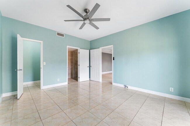 Building Photo - 301 Waterview Dr