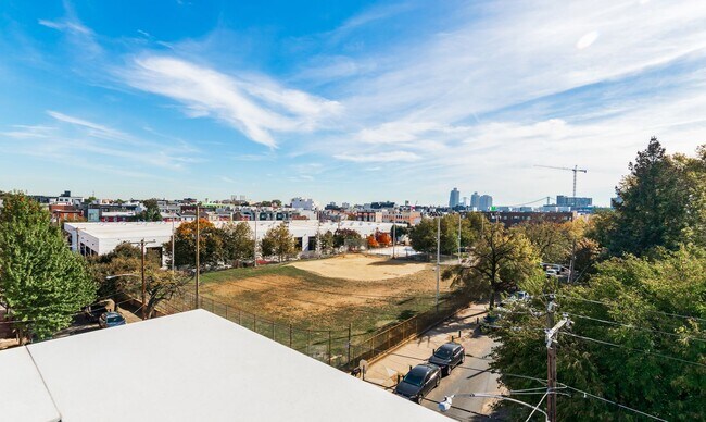Building Photo - Three Bed Olde Kensington Home