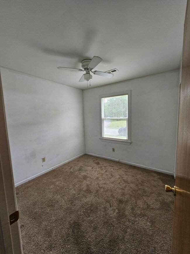 Building Photo - 117 Red Cedar Dr