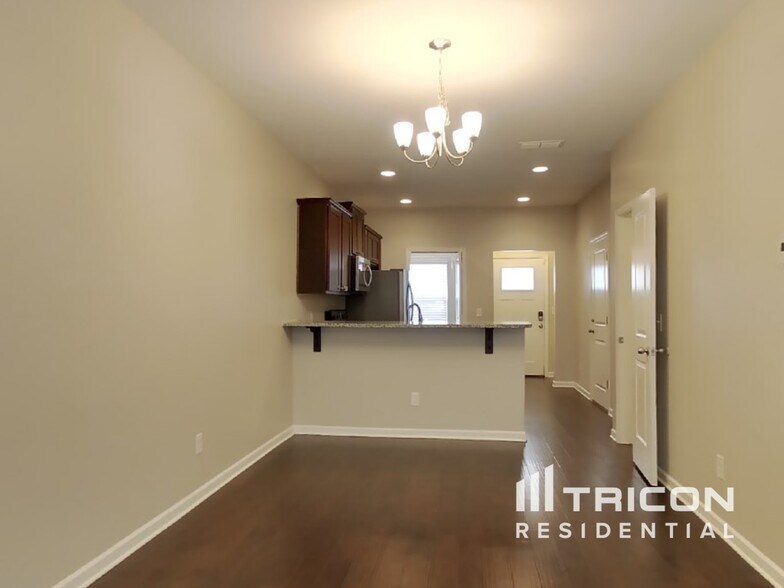 Building Photo - 121 Hickory Sta Ln