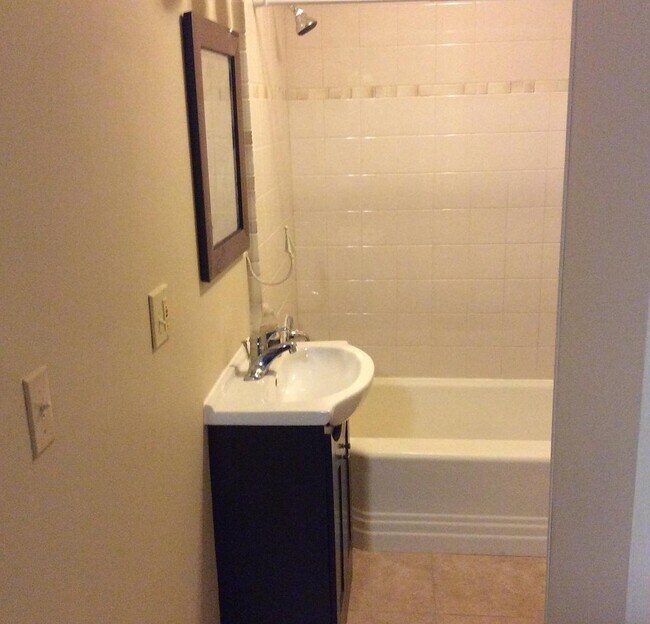 Building Photo - 823 N Arlington Ave