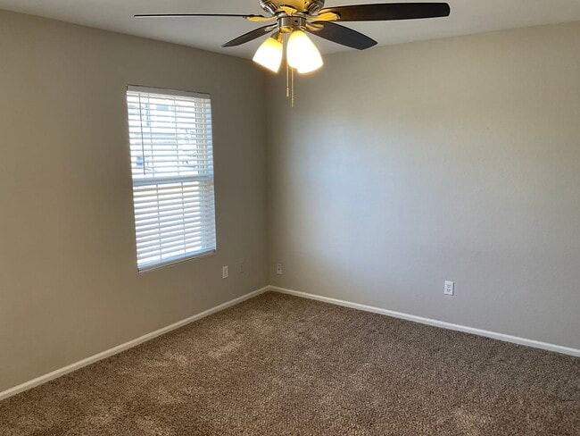 Building Photo - 2850 Leoti Dr