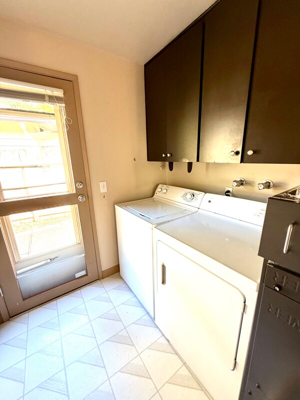Building Photo - 9087 SW Monterey Pl