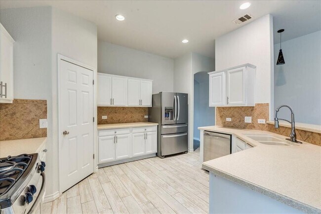 Building Photo - 7805 Huddleston Ln