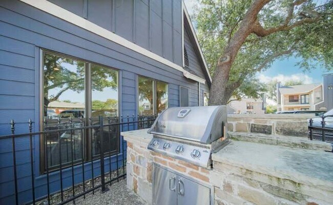 Building Photo - 1 bedroom in Dallas TX 75243