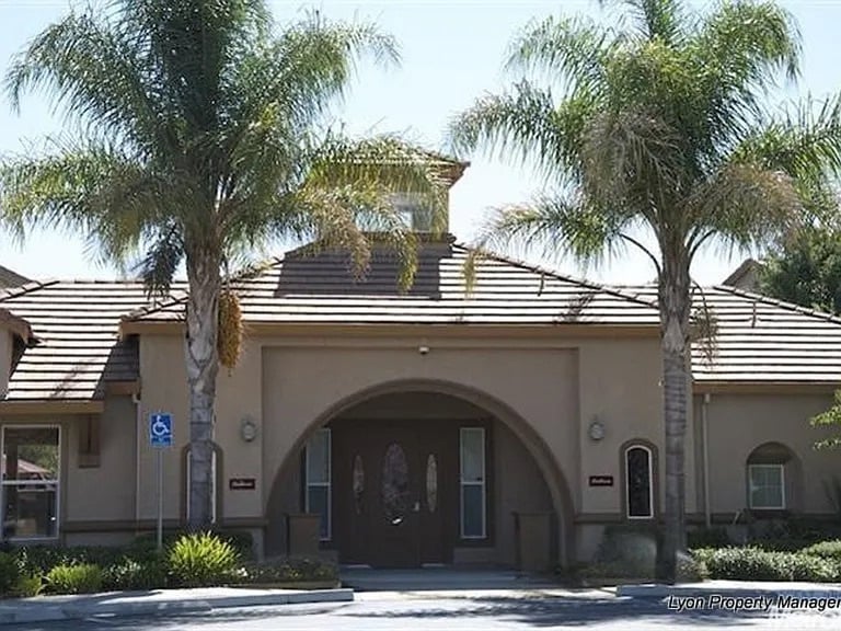 Building Photo - 5350 Dunlay Dr