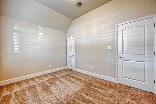 Building Photo - 2603 Longlake Dr