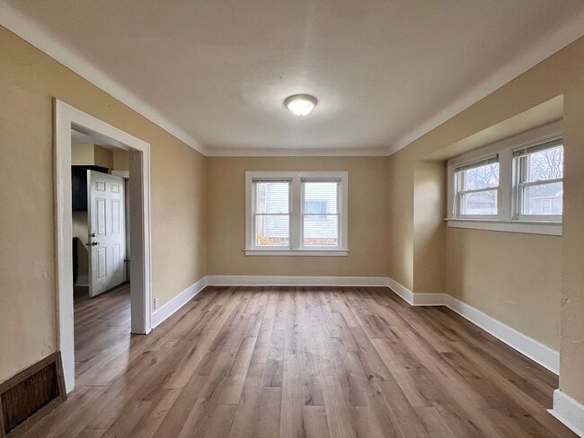 Building Photo - 3 Bedroom House