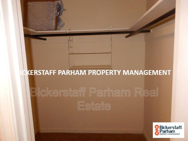 Building Photo - 5342 Brookview Dr