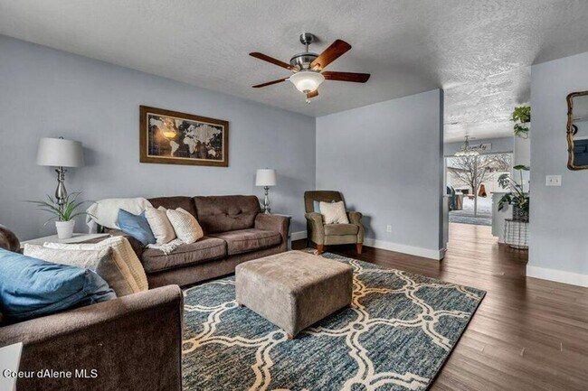 Building Photo - 3-Bedroom Home in The Landings – Fully Fenced Yard & 2-Car Garage