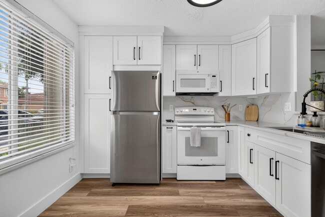 Building Photo - 9899 Kamena Cir