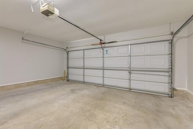 Building Photo - 8318 Greenslope Dr