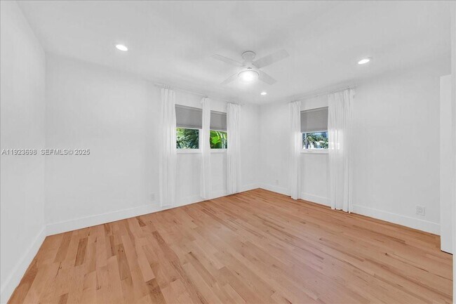 Building Photo - 348 Palm St