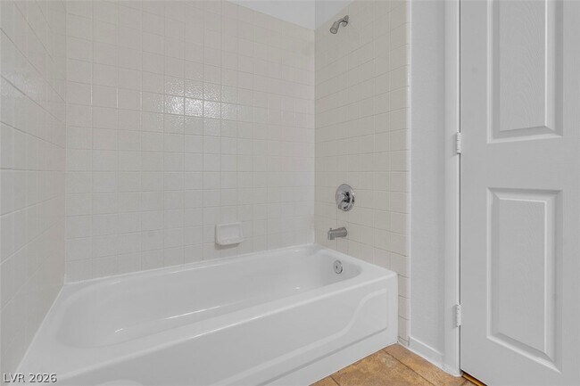 Building Photo - 353 Amber Pine St