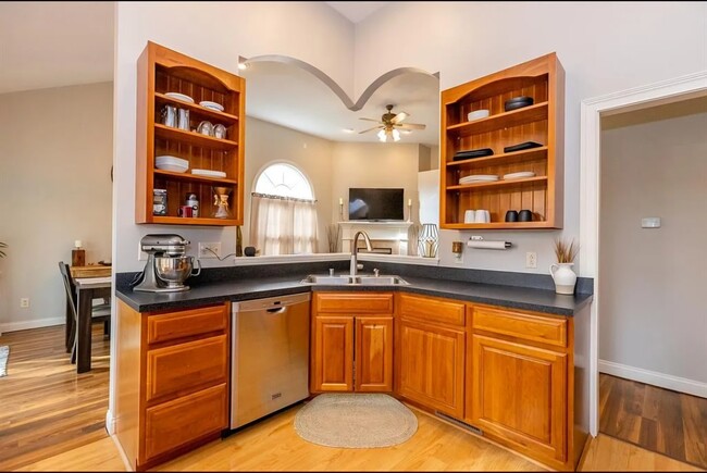 Kitchen - 20152 Marie Ct